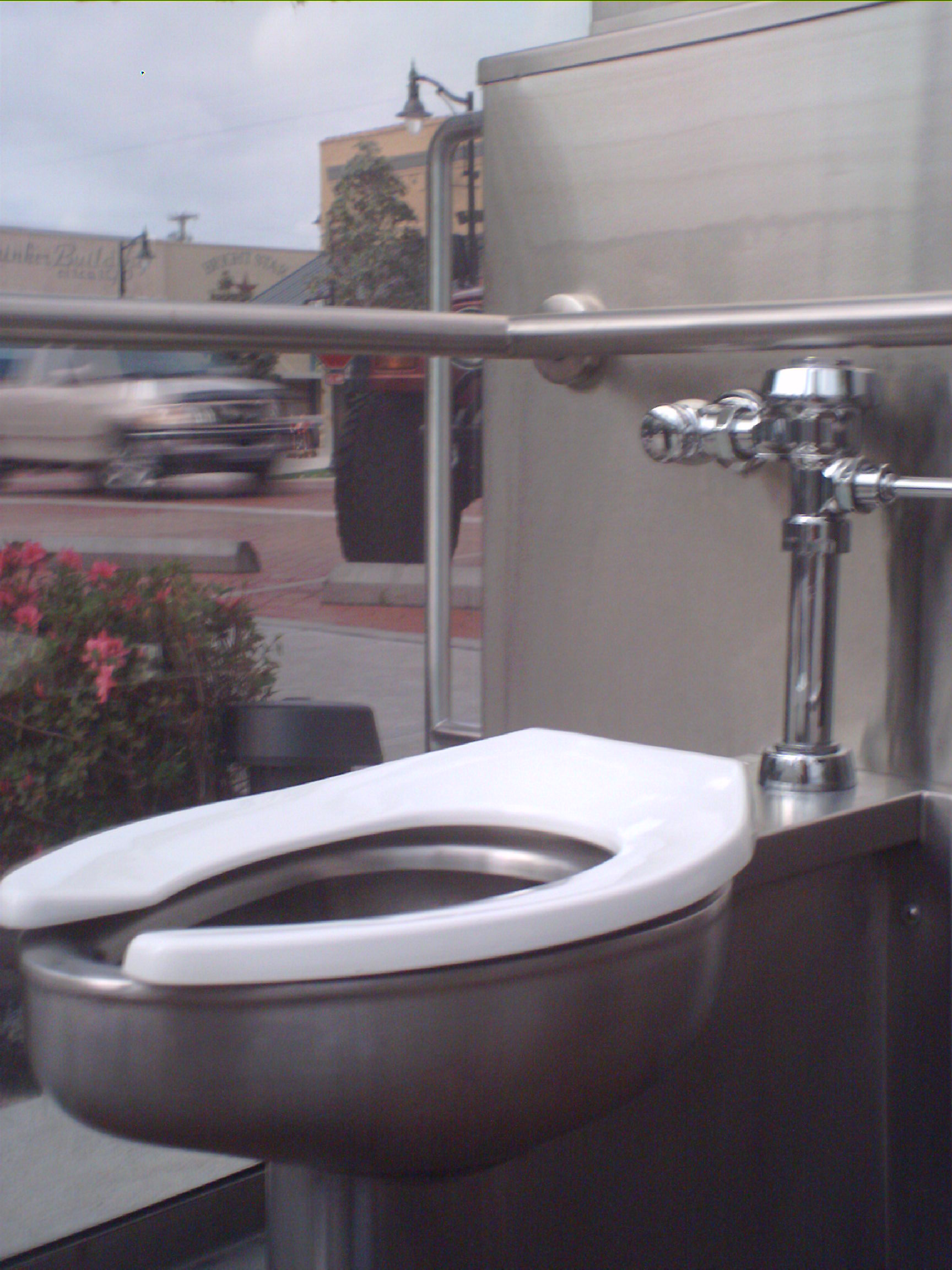 glass-bathrooms-sulphur-springs-texas-world-famous-public-restrooms